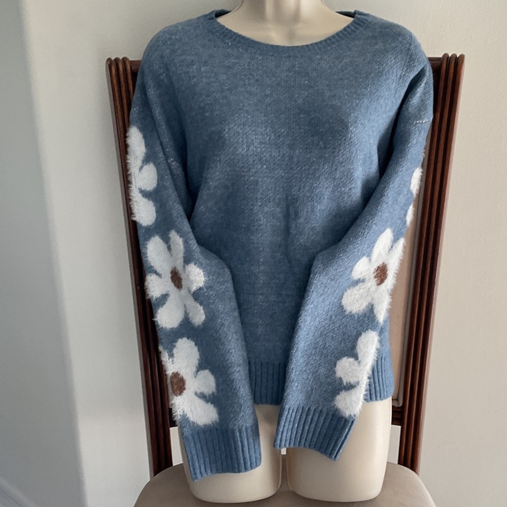 Amazon Blue Daisy Women's Sweater